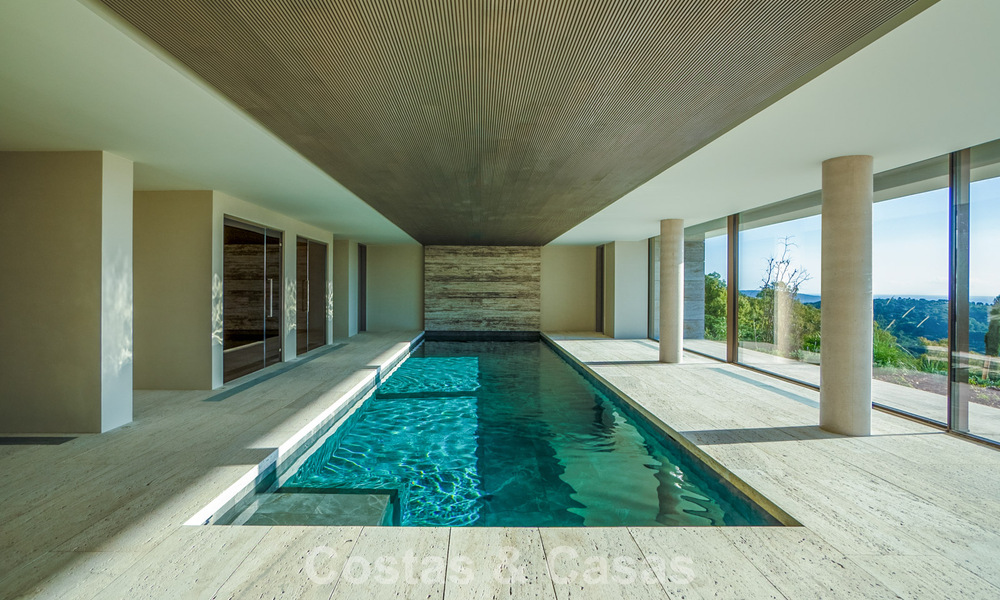 Nieuwe, high-end luxevilla te koop met zeezicht in een gated en permanent bewaakte villawijk van Sotogrande, Costa del Sol 785656