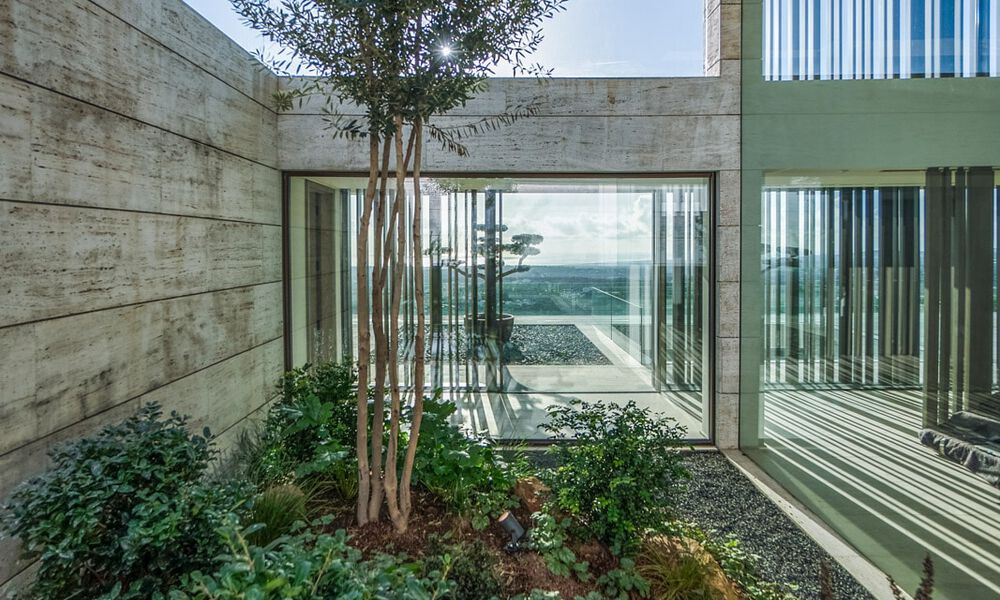 Nieuwe, high-end luxevilla te koop met zeezicht in een gated en permanent bewaakte villawijk van Sotogrande, Costa del Sol 785659