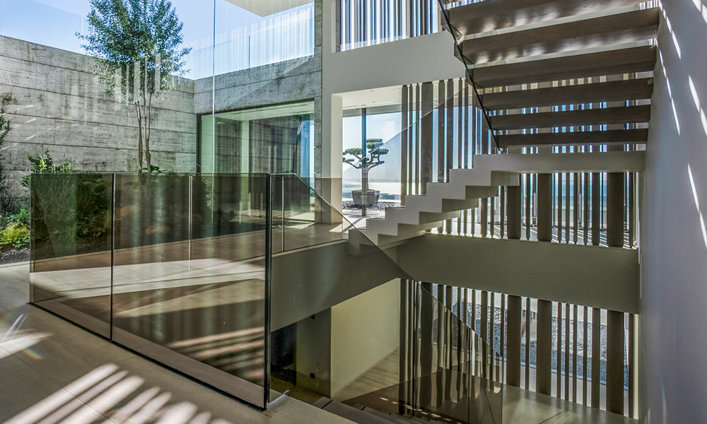 Nieuwe, high-end luxevilla te koop met zeezicht in een gated en permanent bewaakte villawijk van Sotogrande, Costa del Sol 785671