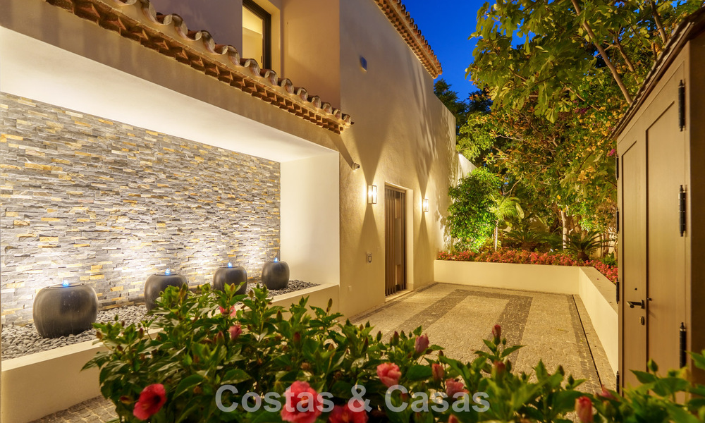 Royale luxevilla met moderne mediterrane architectuur te koop op Marbella’s Golden Mile 785525