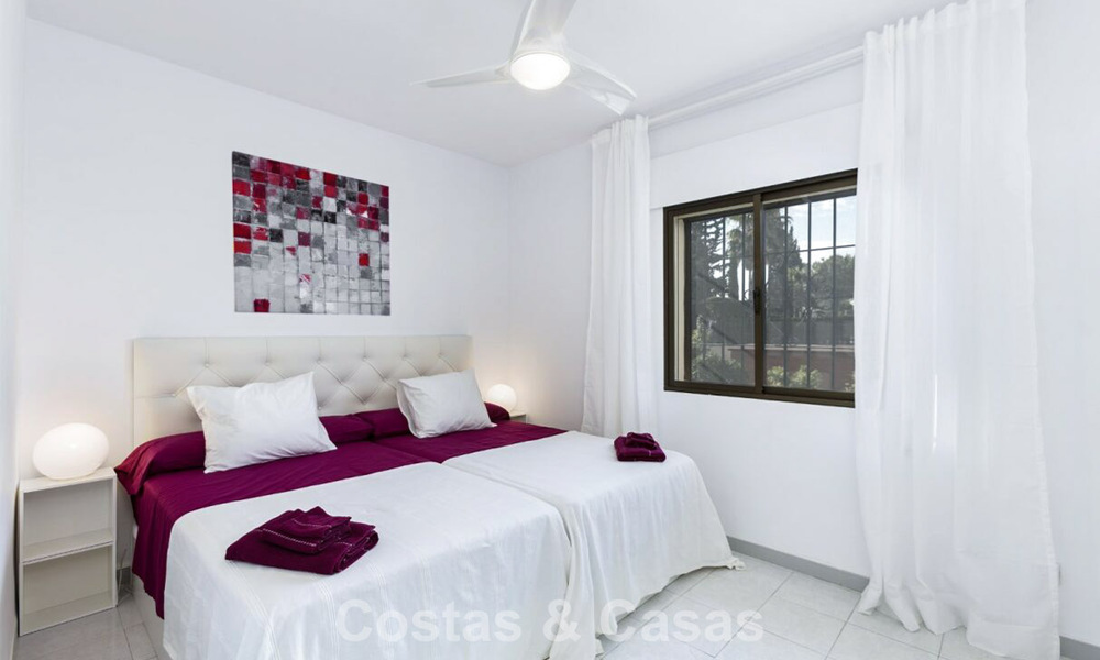 Prachtige, 6-slaapkamer villa te koop, direct aan de Los Naranjos Golf Club in Nueva Andalucia, Marbella 785724