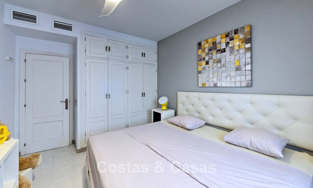 Prachtige, 6-slaapkamer villa te koop, direct aan de Los Naranjos Golf Club in Nueva Andalucia, Marbella 785729