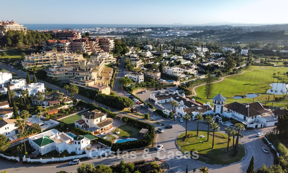 Prachtige, 6-slaapkamer villa te koop, direct aan de Los Naranjos Golf Club in Nueva Andalucia, Marbella 785735
