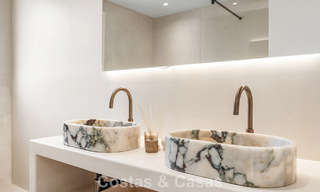 Moderne Spaanse luxevilla te koop op de tweede lijn van een golfbaan in een bevoorrechte villawijk, Benahavis - Marbella 785742 