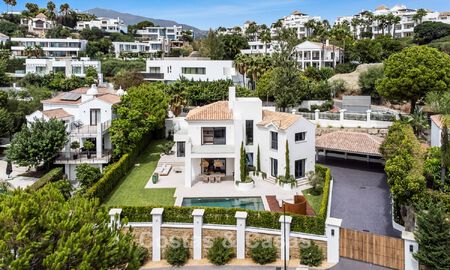 Moderne Spaanse luxevilla te koop op de tweede lijn van een golfbaan in een bevoorrechte villawijk, Benahavis - Marbella 785762