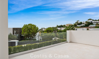 Moderne Spaanse luxevilla te koop op de tweede lijn van een golfbaan in een bevoorrechte villawijk, Benahavis - Marbella 785768 