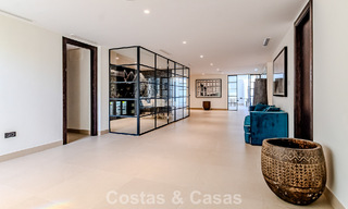Majestueus meesterwerk te koop in een strakke, moderne stijl in een beveiligde villawijk van Sotogrande, Costa del Sol 786204 