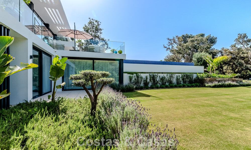 Majestueus meesterwerk te koop in een strakke, moderne stijl in een beveiligde villawijk van Sotogrande, Costa del Sol 786209
