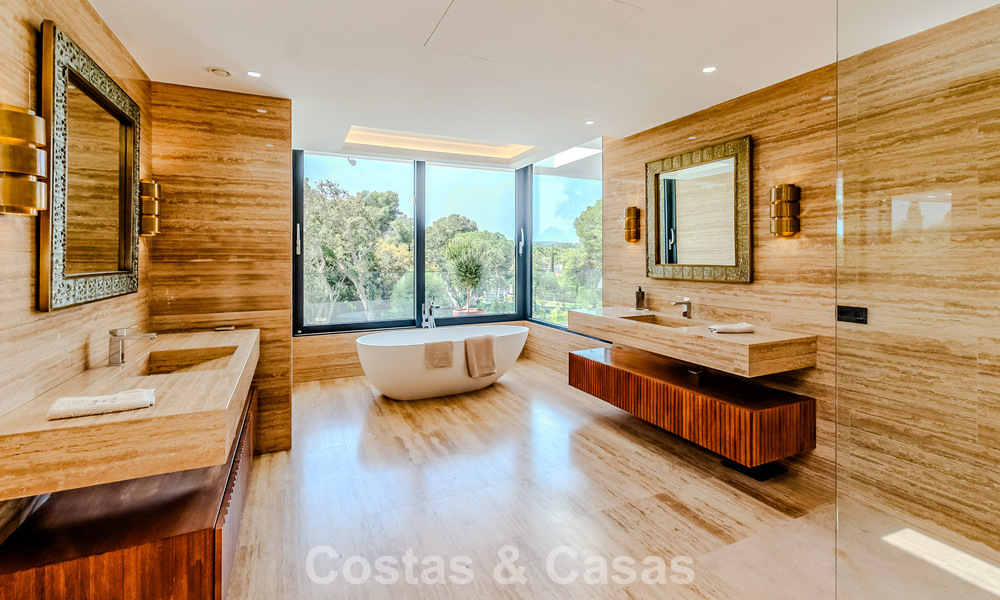 Majestueus meesterwerk te koop in een strakke, moderne stijl in een beveiligde villawijk van Sotogrande, Costa del Sol 786232