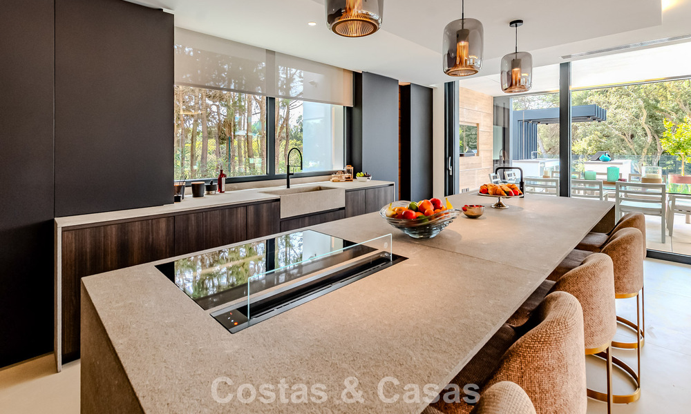 Majestueus meesterwerk te koop in een strakke, moderne stijl in een beveiligde villawijk van Sotogrande, Costa del Sol 786239