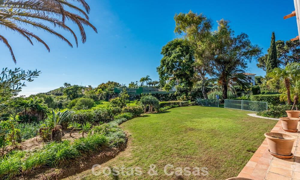 Uitmuntende luxevilla te koop in een tijdloze Andalusische architectuur, met zeezicht in Benahavis - Marbella 786049