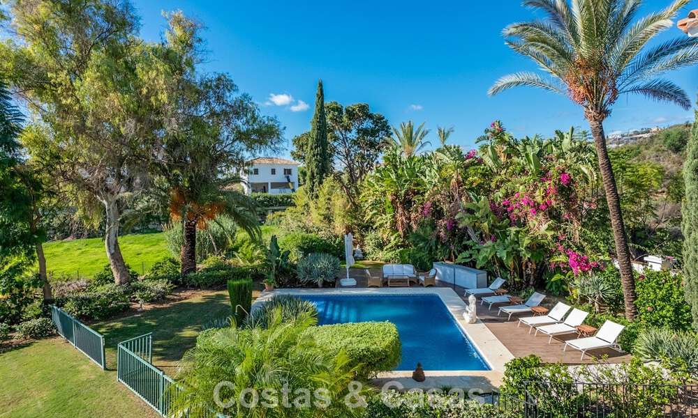 Uitmuntende luxevilla te koop in een tijdloze Andalusische architectuur, met zeezicht in Benahavis - Marbella 786066