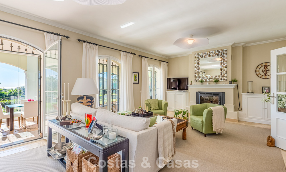 Uitmuntende luxevilla te koop in een tijdloze Andalusische architectuur, met zeezicht in Benahavis - Marbella 786071