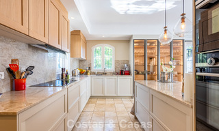 Uitmuntende luxevilla te koop in een tijdloze Andalusische architectuur, met zeezicht in Benahavis - Marbella 786073 