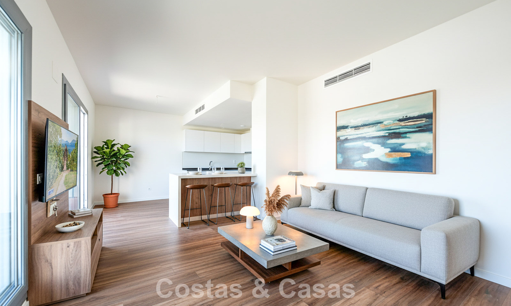 Instapklaar, gloednieuw, modern appartement te koop op bovenste verdieping in golfurbanisatie vlak bij Estepona stad 785913