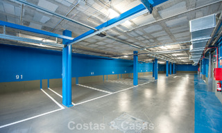 Instapklaar, gloednieuw, modern appartement te koop op bovenste verdieping in golfurbanisatie vlak bij Estepona stad 785929 