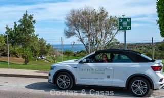 Instapklaar, gloednieuw, modern appartement te koop op bovenste verdieping in golfurbanisatie vlak bij Estepona stad 785938 