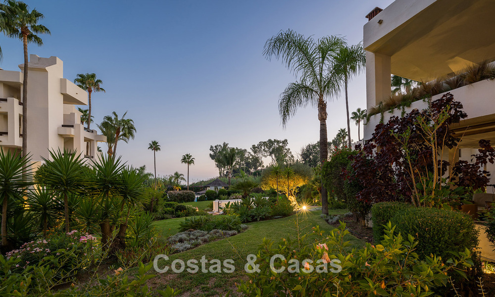 Instapklaar, luxe appartement te koop aan het strand op de New Golden Mile tussen Marbella en Estepona 785943
