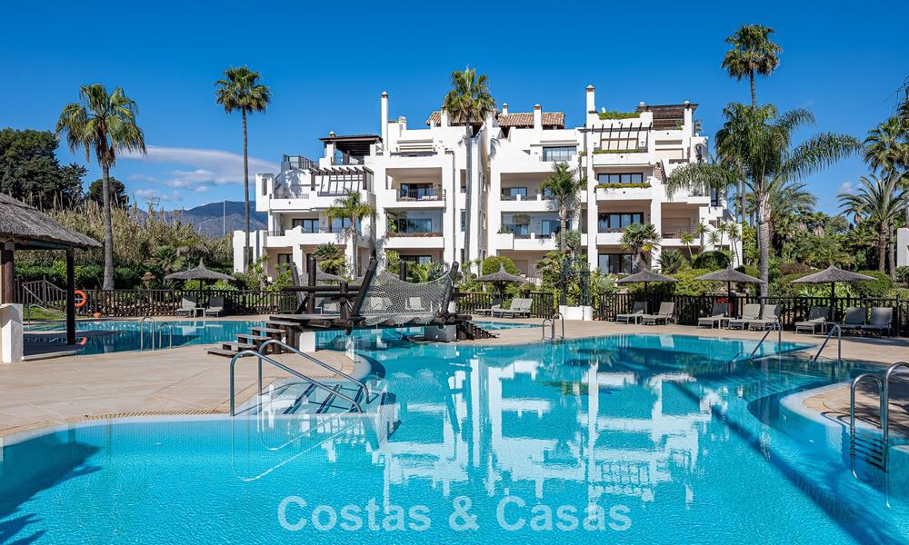 Instapklaar, luxe appartement te koop aan het strand op de New Golden Mile tussen Marbella en Estepona 785946