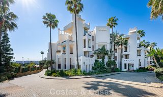 Instapklaar, luxe appartement te koop aan het strand op de New Golden Mile tussen Marbella en Estepona 785947 