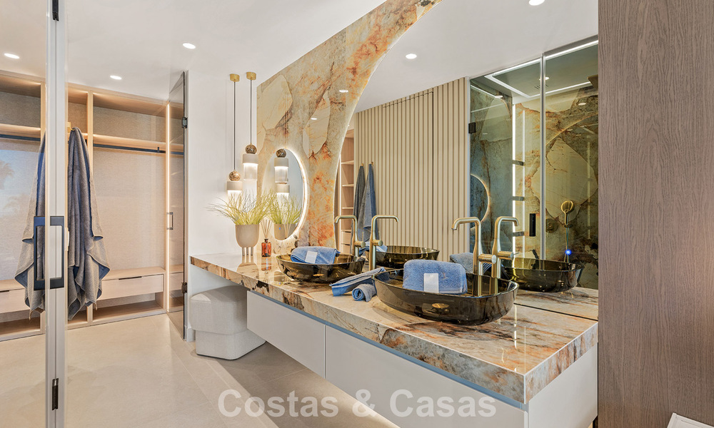 Instapklaar, luxe appartement te koop aan het strand op de New Golden Mile tussen Marbella en Estepona 785950