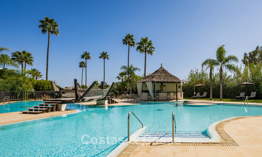 Instapklaar, luxe appartement te koop aan het strand op de New Golden Mile tussen Marbella en Estepona 785951