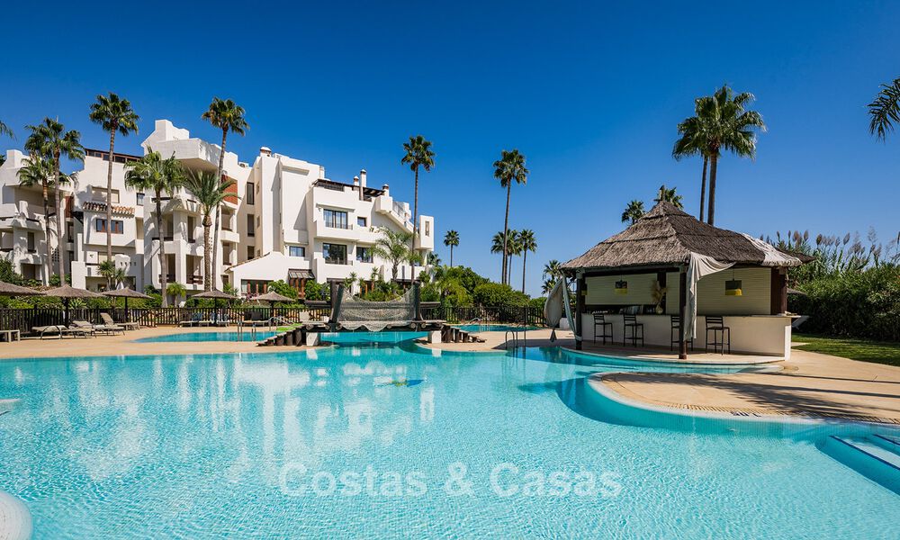 Instapklaar, luxe appartement te koop aan het strand op de New Golden Mile tussen Marbella en Estepona 785954