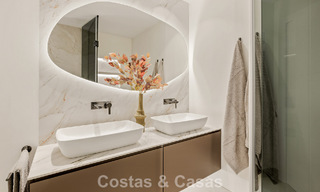 Instapklaar, luxe appartement te koop aan het strand op de New Golden Mile tussen Marbella en Estepona 785966 