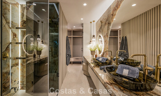 Instapklaar, luxe appartement te koop aan het strand op de New Golden Mile tussen Marbella en Estepona 785974 