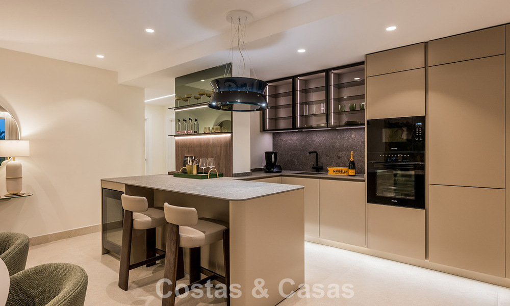 Instapklaar, luxe appartement te koop aan het strand op de New Golden Mile tussen Marbella en Estepona 785980