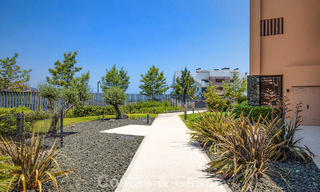 Begane grond hoekappartement met enorme privétuin te koop in een golfresort in de heuvels van Marbella - Benahavis 785881 