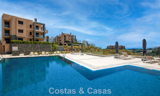 Begane grond hoekappartement met enorme privétuin te koop in een golfresort in de heuvels van Marbella - Benahavis 785883 