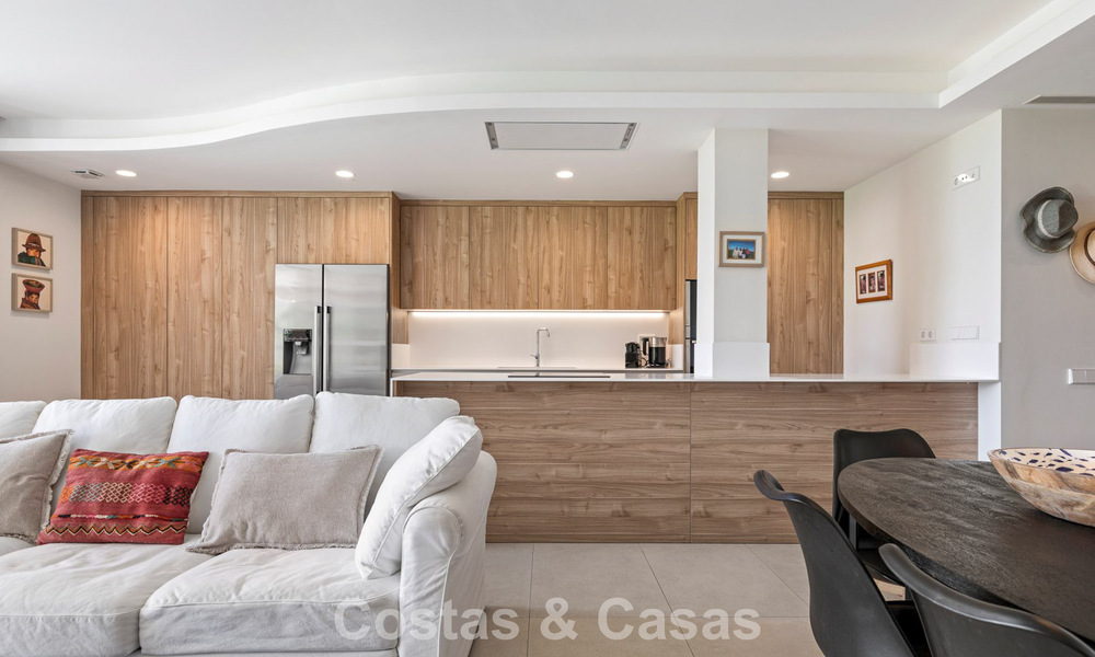 Begane grond hoekappartement met enorme privétuin te koop in een golfresort in de heuvels van Marbella - Benahavis 785884