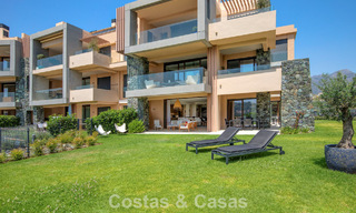 Begane grond hoekappartement met enorme privétuin te koop in een golfresort in de heuvels van Marbella - Benahavis 785885 