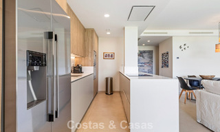 Begane grond hoekappartement met enorme privétuin te koop in een golfresort in de heuvels van Marbella - Benahavis 785886 