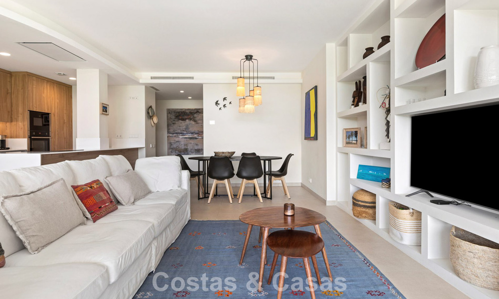 Begane grond hoekappartement met enorme privétuin te koop in een golfresort in de heuvels van Marbella - Benahavis 785894