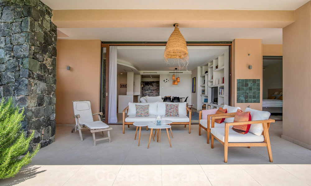 Begane grond hoekappartement met enorme privétuin te koop in een golfresort in de heuvels van Marbella - Benahavis 785898