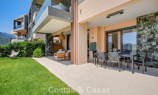 Begane grond hoekappartement met enorme privétuin te koop in een golfresort in de heuvels van Marbella - Benahavis 785900 