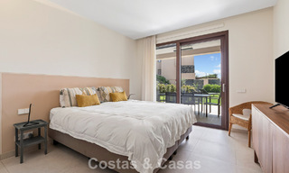 Begane grond hoekappartement met enorme privétuin te koop in een golfresort in de heuvels van Marbella - Benahavis 785902 