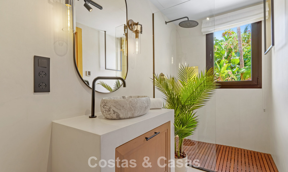 Statige luxevilla te koop in een begeerde villawijk in het hart van Nueva Andalucia, Marbella 790395