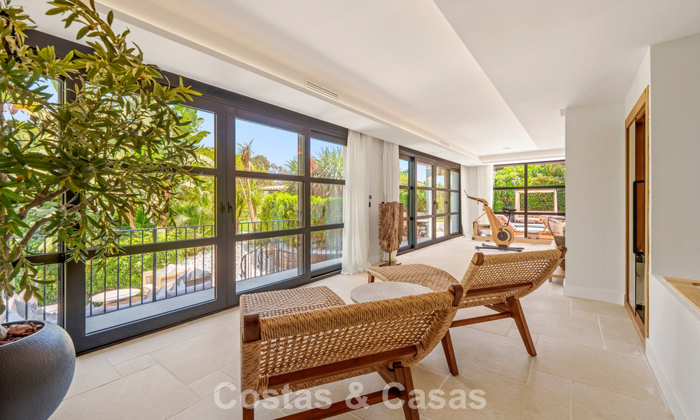 Statige luxevilla te koop in een begeerde villawijk in het hart van Nueva Andalucia, Marbella 790409