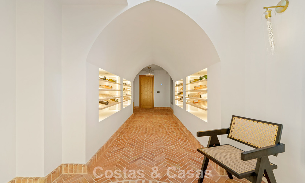 Statige luxevilla te koop in een begeerde villawijk in het hart van Nueva Andalucia, Marbella 790411