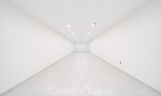 Instapklare nieuwbouwvilla met contemporaine bouwstijl te koop met zeezicht en op loopafstand van het strand in Estepona 786275 