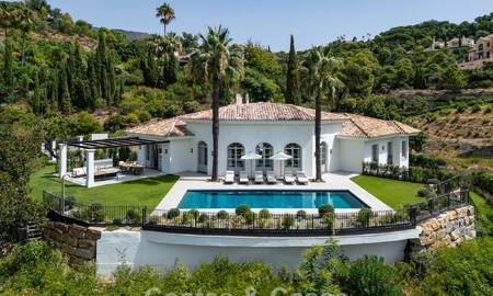 Sublieme boutique villa te koop, omgeven door weelderig groen in het exclusieve La Zagaleta resort in Marbella - Benahavis 786177