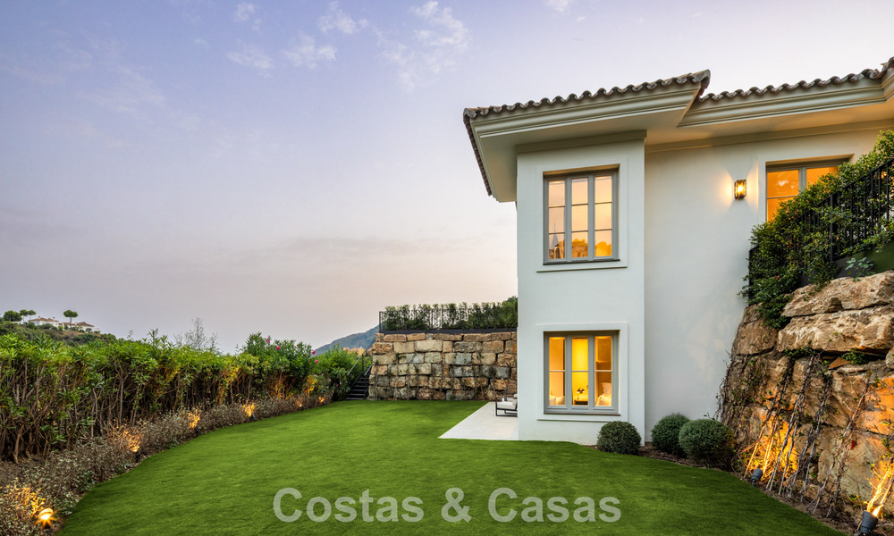 Sublieme boutique villa te koop, omgeven door weelderig groen in het exclusieve La Zagaleta resort in Marbella - Benahavis 786180