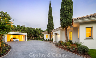 Sublieme boutique villa te koop, omgeven door weelderig groen in het exclusieve La Zagaleta resort in Marbella - Benahavis 786182 