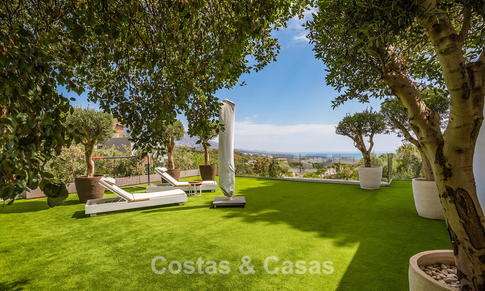 Ruime villa met zeezicht en een separaat gastenverblijf te koop in El Madroñal in Benahavis - Marbella 786418