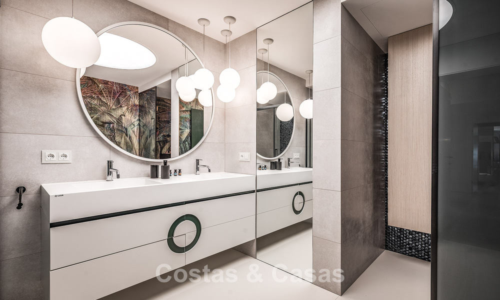 Ruime villa met zeezicht en een separaat gastenverblijf te koop in El Madroñal in Benahavis - Marbella 786433