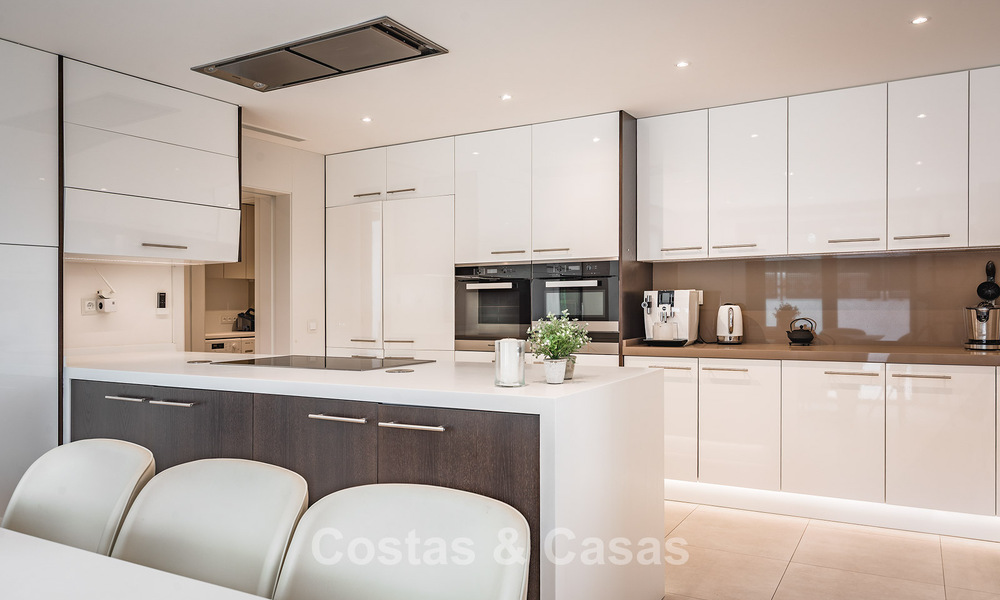 Ruime villa met zeezicht en een separaat gastenverblijf te koop in El Madroñal in Benahavis - Marbella 786443