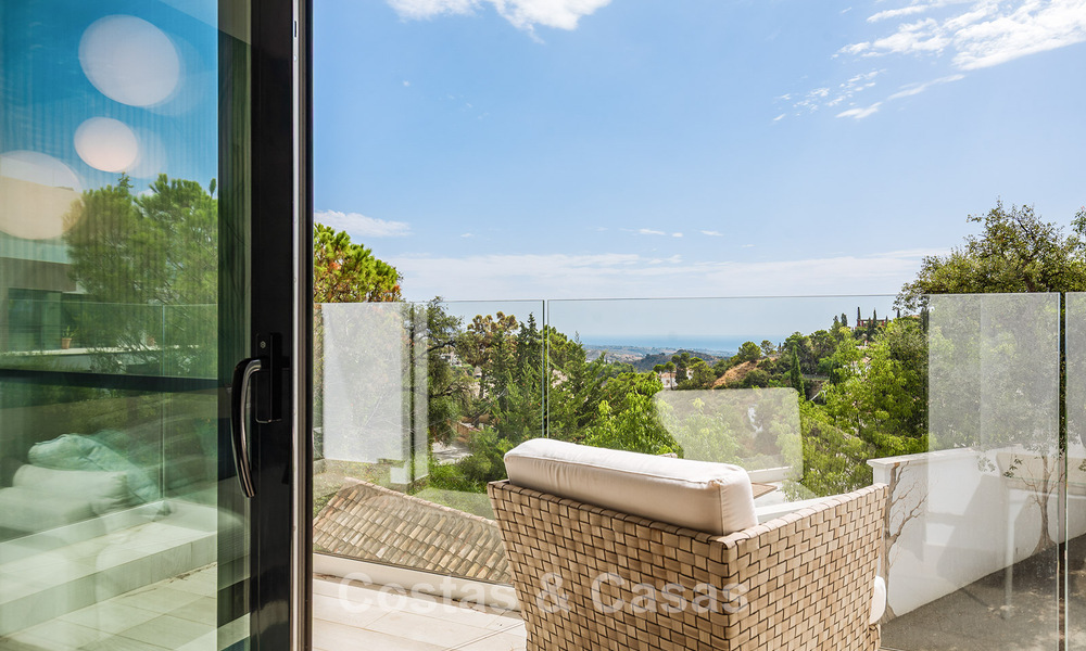 Ruime villa met zeezicht en een separaat gastenverblijf te koop in El Madroñal in Benahavis - Marbella 786455